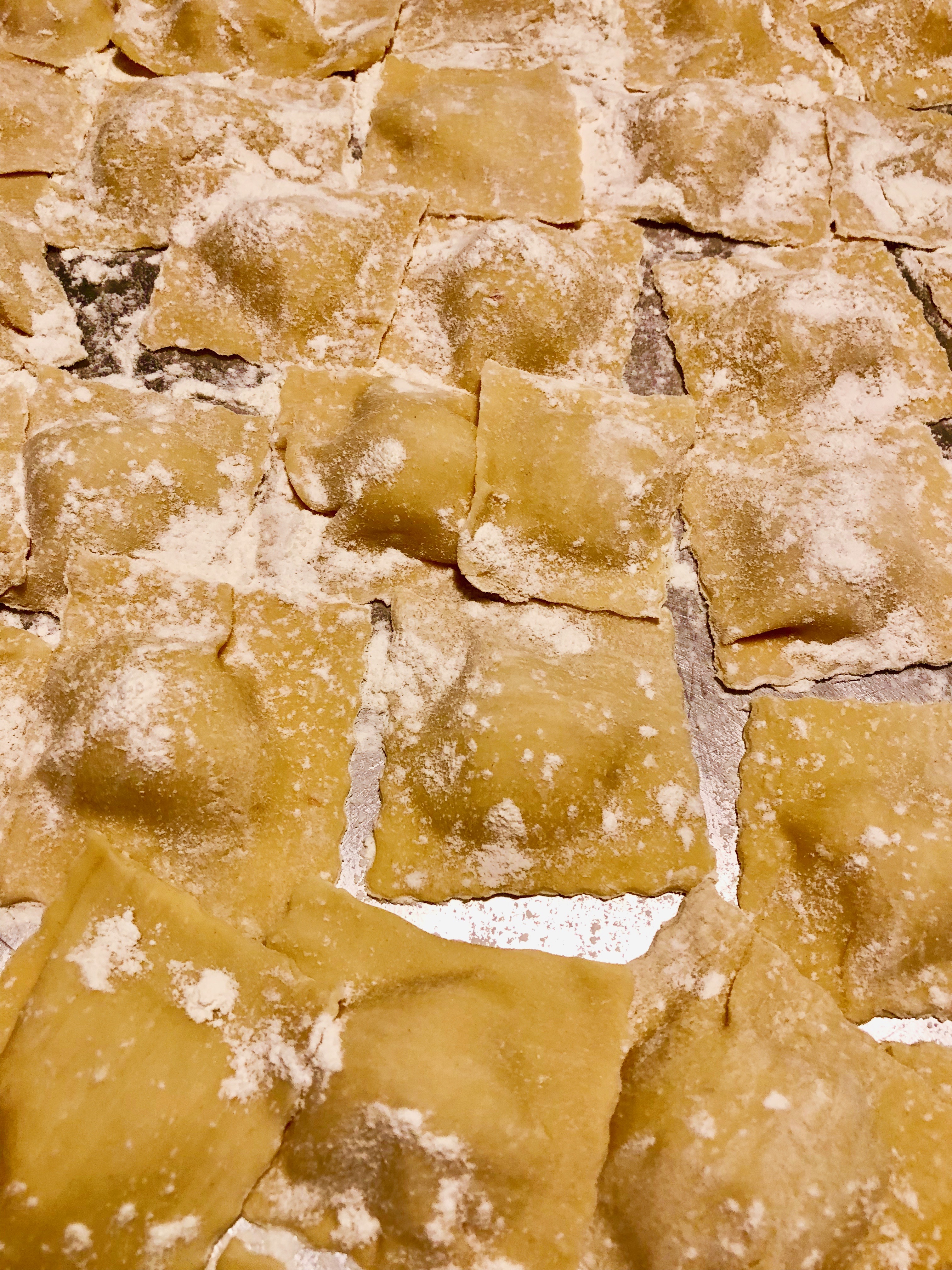 Ravioli ripieni di patate e scamorza affumicata