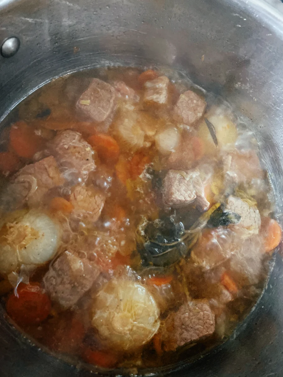 Lo stracotto con le patate al forno LE RICETTE AL TEMPO DEL #CORONAVIRUS